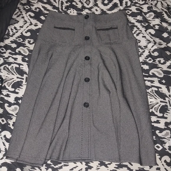 Larry Levine Gray Button-Front A-Line Skirt Bin 05 - Picture 2 of 2